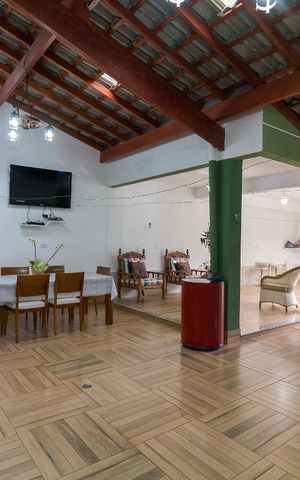 Casa para alugar com 180m², 3 quartos e 6 vagasChurrasqueira e garagem