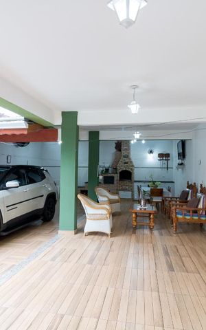Casa para alugar com 180m², 3 quartos e 6 vagasÁrea de estar - churrasqueira