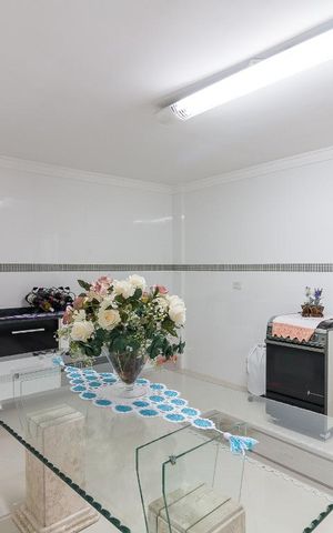Casa para alugar com 180m², 3 quartos e 6 vagasCozinha - churrasqueira