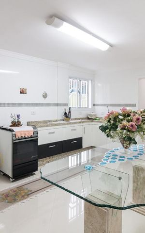 Casa para alugar com 180m², 3 quartos e 6 vagasCozinha - churrasqueira
