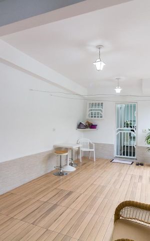 Casa para alugar com 180m², 3 quartos e 6 vagasÁrea de estar - churrasqueira