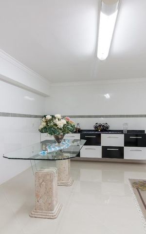 Casa para alugar com 180m², 3 quartos e 6 vagasCozinha - churrasqueira