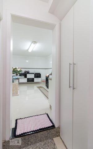Casa para alugar com 180m², 3 quartos e 6 vagasCozinha - churrasqueira