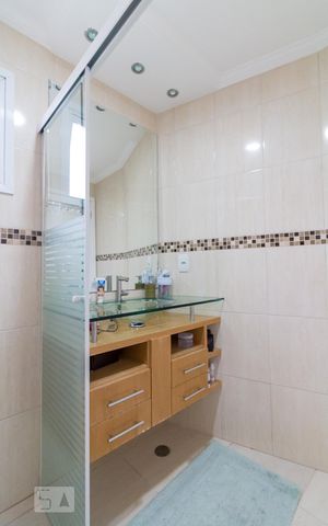 Casa para alugar com 180m², 3 quartos e 6 vagasBanheiro quarto 1 suíte