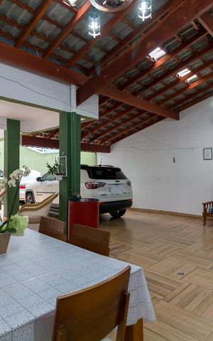 Casa para alugar com 180m², 3 quartos e 6 vagasChurrasqueira e garagem
