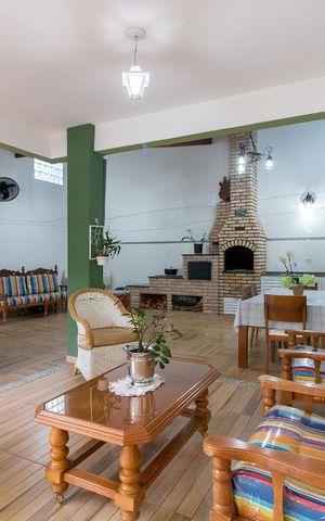 Casa para alugar com 180m², 3 quartos e 6 vagasÁrea de estar - churrasqueira