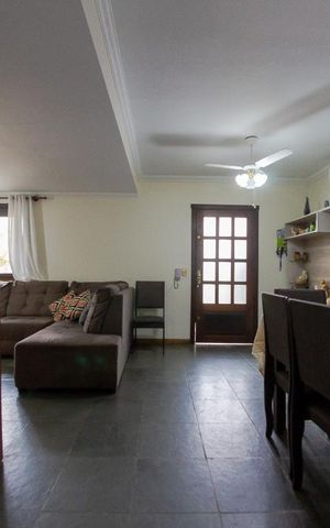 Casa de condomínio à venda com 276m², 5 quartos e 3 vagas Casa de condomínio à venda com 276m², 5 quartos e 3 vagasSala