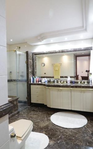 Apartamento à venda com 270m², 4 quartos e 4 vagas Apartamento à venda com 270m², 4 quartos e 4 vagasBanheiro