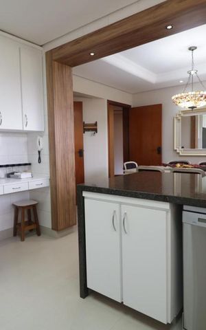 Apartamento à venda com 270m², 4 quartos e 4 vagas Apartamento à venda com 270m², 4 quartos e 4 vagasCozinha