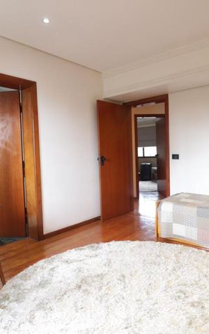 Apartamento à venda com 270m², 4 quartos e 4 vagas Apartamento à venda com 270m², 4 quartos e 4 vagasQuarto