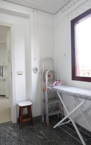 Apartamento à venda com 270m², 4 quartos e 4 vagas Apartamento à venda com 270m², 4 quartos e 4 vagasQuarto de Serviço