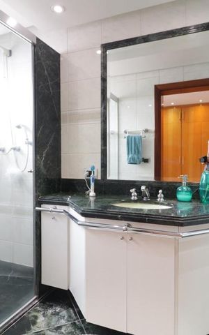 Apartamento à venda com 270m², 4 quartos e 4 vagas Apartamento à venda com 270m², 4 quartos e 4 vagasBanheiro
