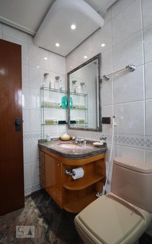 Apartamento à venda com 270m², 4 quartos e 4 vagas Apartamento à venda com 270m², 4 quartos e 4 vagasBanheiro