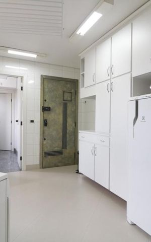Apartamento à venda com 270m², 4 quartos e 4 vagas Apartamento à venda com 270m², 4 quartos e 4 vagasCozinha