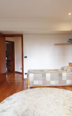 Apartamento à venda com 270m², 4 quartos e 4 vagas Apartamento à venda com 270m², 4 quartos e 4 vagasQuarto