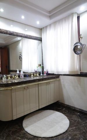Apartamento à venda com 270m², 4 quartos e 4 vagas Apartamento à venda com 270m², 4 quartos e 4 vagasBanheiro