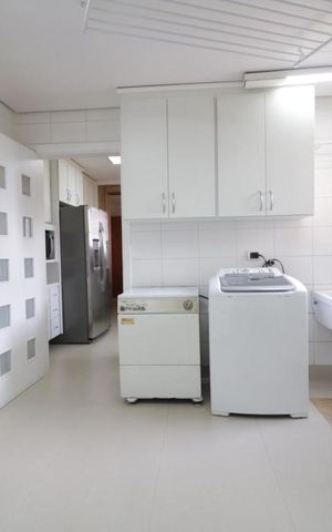 Apartamento à venda com 270m², 4 quartos e 4 vagas Apartamento à venda com 270m², 4 quartos e 4 vagasÁrea de Serviço