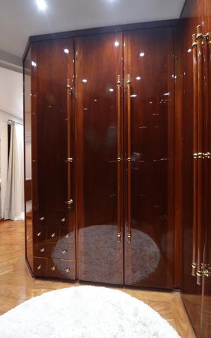 Apartamento à venda com 270m², 4 quartos e 4 vagas Apartamento à venda com 270m², 4 quartos e 4 vagasQuarto