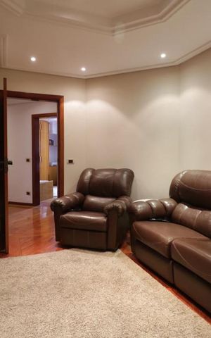 Apartamento à venda com 270m², 4 quartos e 4 vagas Apartamento à venda com 270m², 4 quartos e 4 vagasSala