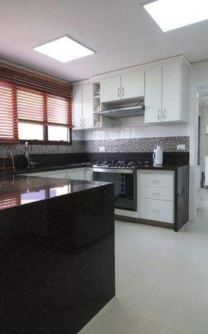 Apartamento à venda com 270m², 4 quartos e 4 vagas Apartamento à venda com 270m², 4 quartos e 4 vagasCozinha