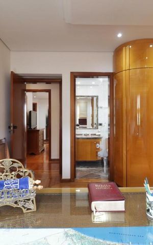 Apartamento à venda com 270m², 4 quartos e 4 vagas Apartamento à venda com 270m², 4 quartos e 4 vagasQuarto