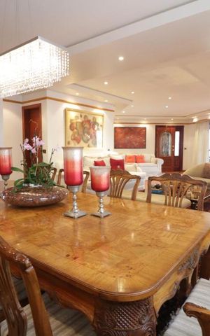 Apartamento à venda com 270m², 4 quartos e 4 vagas Apartamento à venda com 270m², 4 quartos e 4 vagasSala