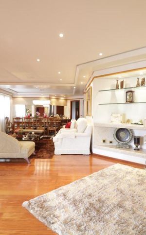 Apartamento à venda com 270m², 4 quartos e 4 vagas Apartamento à venda com 270m², 4 quartos e 4 vagasSala