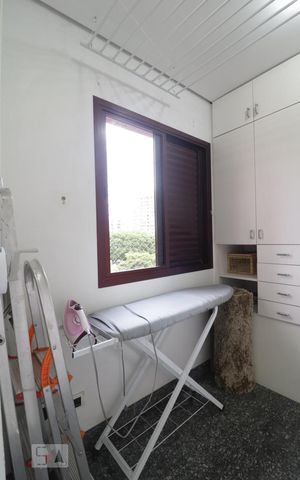Apartamento à venda com 270m², 4 quartos e 4 vagas Apartamento à venda com 270m², 4 quartos e 4 vagasQuarto de Serviço