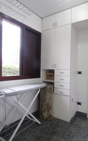 Apartamento à venda com 270m², 4 quartos e 4 vagas Apartamento à venda com 270m², 4 quartos e 4 vagasQuarto de Serviço