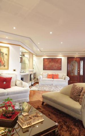 Apartamento à venda com 270m², 4 quartos e 4 vagas Apartamento à venda com 270m², 4 quartos e 4 vagasSala