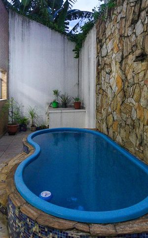 Casa à venda com 250m², 3 quartos e 3 vagasPiscina