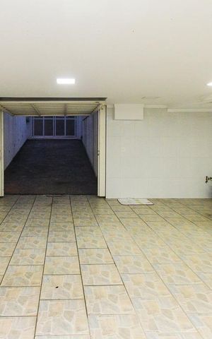 Casa à venda com 250m², 3 quartos e 3 vagasGaragem