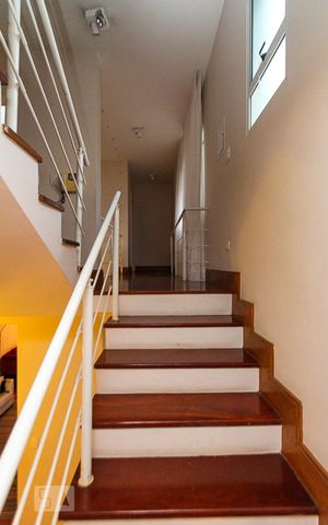 Casa à venda com 250m², 3 quartos e 3 vagasescada