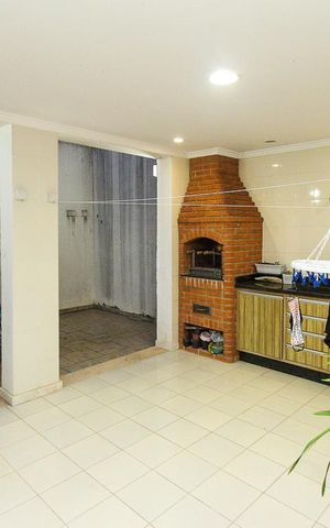 Casa à venda com 250m², 3 quartos e 3 vagasChurrasqueira