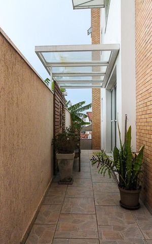 Casa à venda com 250m², 3 quartos e 3 vagasCorredor