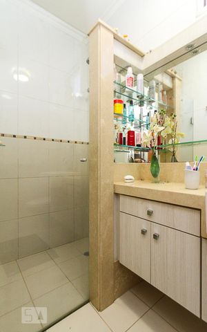 Casa à venda com 250m², 3 quartos e 3 vagasBanheiro da Suite 02