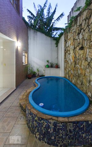 Casa à venda com 250m², 3 quartos e 3 vagasPiscina