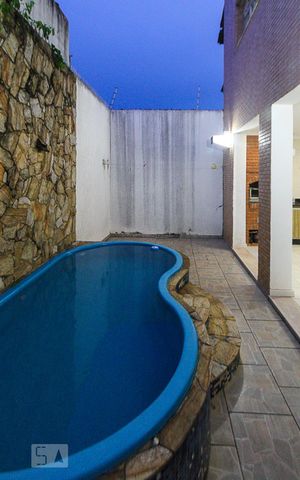 Casa à venda com 250m², 3 quartos e 3 vagasPiscina