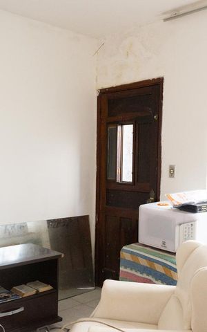 Casa à venda com 81m², 2 quartos e 2 vagas Casa à venda com 81m², 2 quartos e 2 vagasSala
