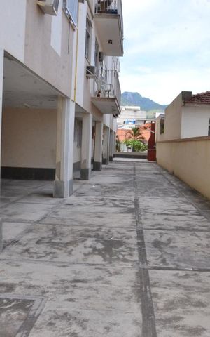 Apartamento à venda com 69m², 2 quartos e 1 vagaCorredor lateral do prédio