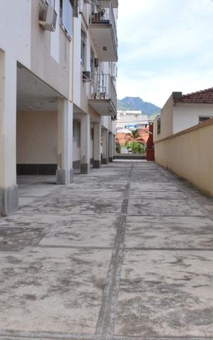 Apartamento à venda com 69m², 2 quartos e 1 vagaCorredor lateral do prédio