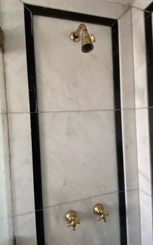 Apartamento para alugar com 470m², 3 quartos e 5 vagas Apartamento para alugar com 470m², 3 quartos e 5 vagasChuveiro