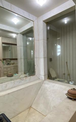 Apartamento para alugar com 470m², 3 quartos e 5 vagas Apartamento para alugar com 470m², 3 quartos e 5 vagasBanheira da Suíte 3