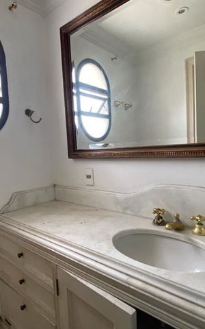 Apartamento para alugar com 470m², 3 quartos e 5 vagas Apartamento para alugar com 470m², 3 quartos e 5 vagasBanheiro da Suíte 1