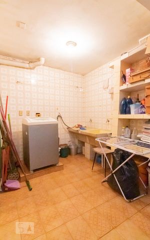 Casa à venda com 160m², 3 quartos e 2 vagasÁrea de Serviço