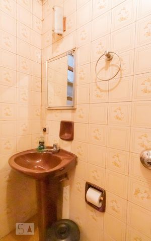 Casa à venda com 160m², 3 quartos e 2 vagasBanheiro de Serviço