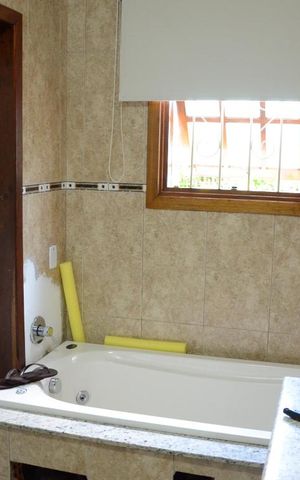 Casa à venda com 110m², 3 quartos e 2 vagasBanheiro da Suíte