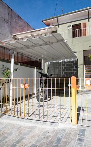 Casa para alugar com 150m², 3 quartos e 1 vaga Casa para alugar com 150m², 3 quartos e 1 vagaFachada