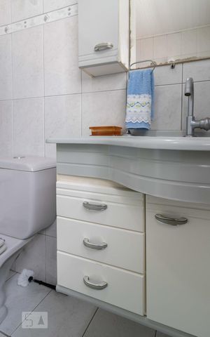 Casa à venda com 300m², 4 quartos e 5 vagas Casa à venda com 300m², 4 quartos e 5 vagasBanheiro 2