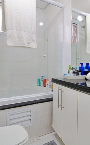 Apartamento à venda com 75m², 2 quartos e 1 vaga Apartamento à venda com 75m², 2 quartos e 1 vagaBanheiro da Suíte